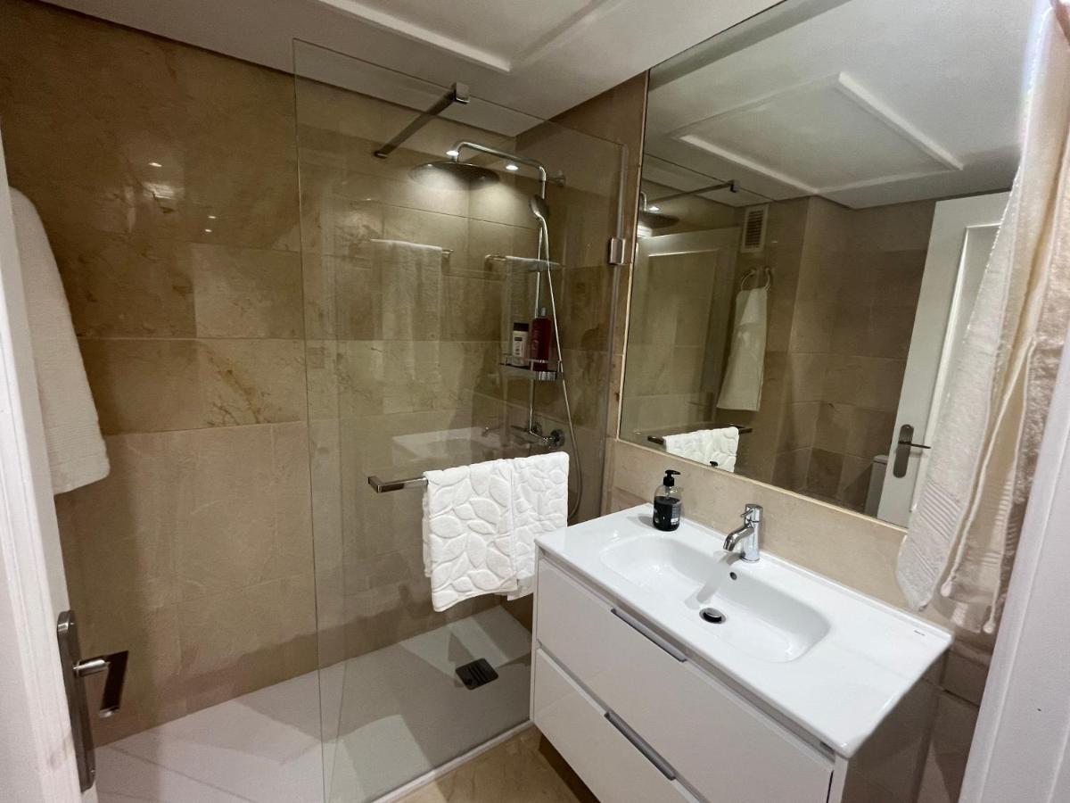 Heart Of Puerto Banus Newly Renavated Free Parking , Wifi ,Pool,Gym,Padel Court Appartement Marbella Buitenkant foto